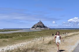 Mont-Saint-Michel com crianças